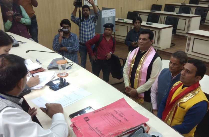 उपमहापौर के लिए भाजपा के पारस सिंघवी ने किया नामांकन दाखिल... उपमहापौर के लिए भाजपा के पारस सिंघवी ने किया नामांकन दाखिल...