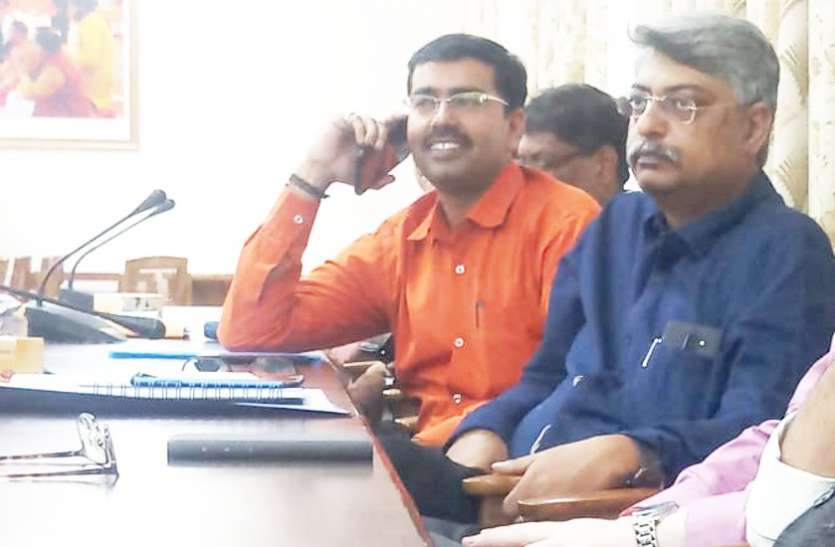 Transporters of Singrauli put problems before NGT's over-site committee कोल परिवहन से प्रदूषण पर रोक लगाने के लिए क्षेत्र का संरचनात्मक विकास जरूरी