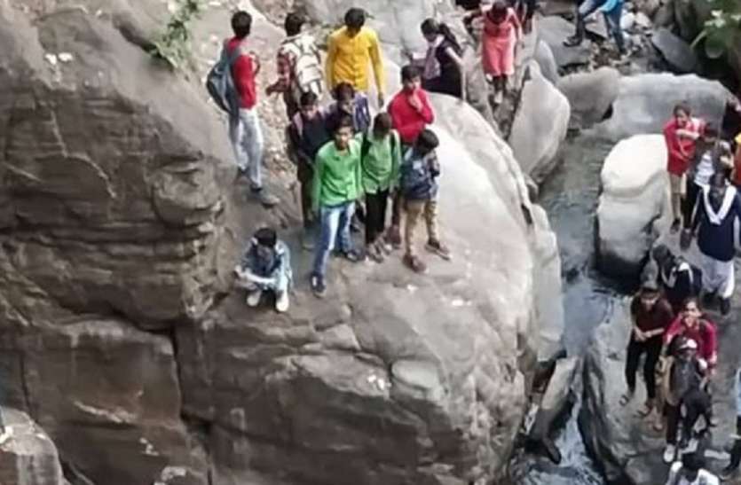 विद्यार्थियों ने किया पिकनिक स्पॉट का निरीक्षण विद्यार्थियों ने किया पिकनिक स्पॉट का निरीक्षण