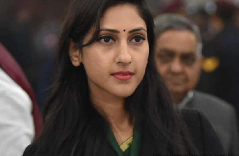 विधायक अदिति सिंह के खिलाफ कांग्रेस की बहुत बड़ी कार्रवाई, शादी के ठीक बाद तगड़ा झटका विधायक अदिति सिंह के खिलाफ कांग्रेस की बहुत बड़ी कार्रवाई, शादी के ठीक बाद तगड़ा झटका