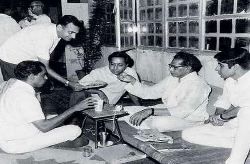Birthday special on Harivansh Rai Bachchan हरिवंशराय बच्चन : संगम की माटी का अद्भुत रचनाकार , जिसने शब्दों की मधुशाला का कराया रसपान