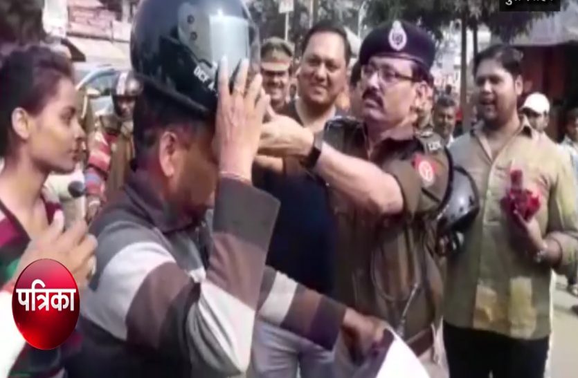 bsr.jpg यातायात नियम तोड़ने पर चौराहे पर खड़े एसएसपी ने वाहन चालकों को दिया ऐसा उपहार, सभी ने की तारीफ- देखें वीडियो