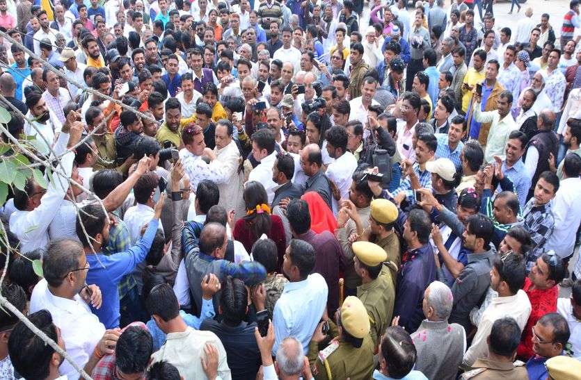 चूरू में टकटकी,सादुलपुर में जीत लिया गढ़ चूरू में टकटकी,सादुलपुर में जीत लिया गढ़