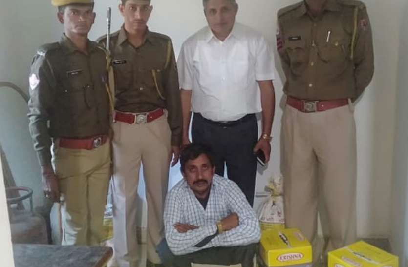 सात पीपे नकली देशी घी के सथ धरा गया सात पीपे नकली देशी घी के सथ धरा गया
