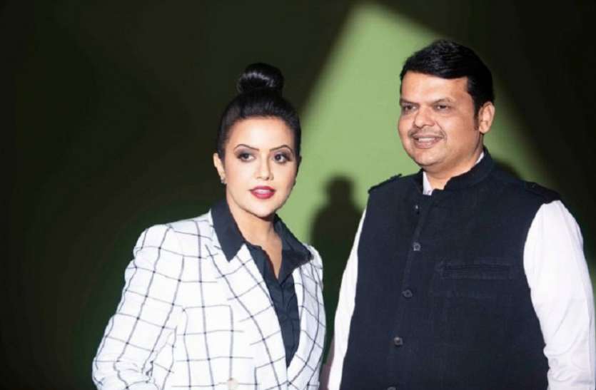 deccan_chronocle.jpg देवेंद्र फडणवीस की पत्नी अमृता बोलीं- हम वापसी करेंगे