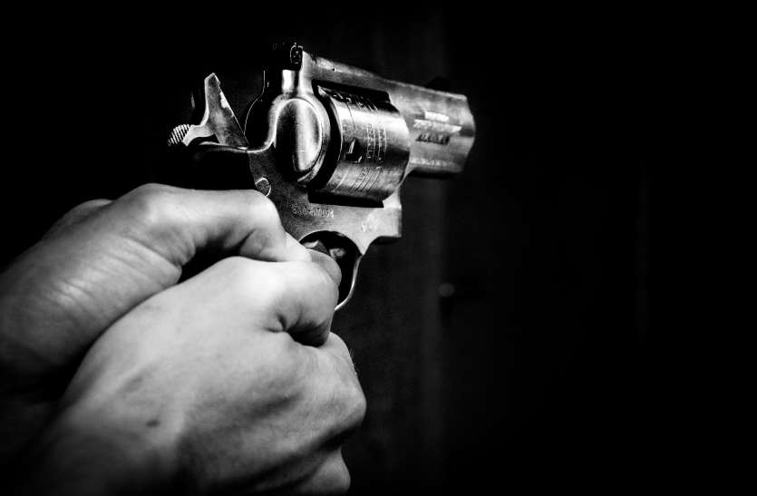gun_shot.jpg पाकिस्तान: शादी के बाद महिला पत्रकार ने नहीं छोड़ी नौकरी, झल्लाए पति ने सिर में मारी गोली