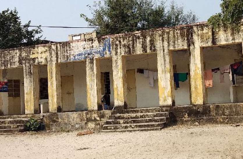 सरकारी भवनों को सारसम्भाल की दरकार सरकारी भवनों को सारसम्भाल की दरकार