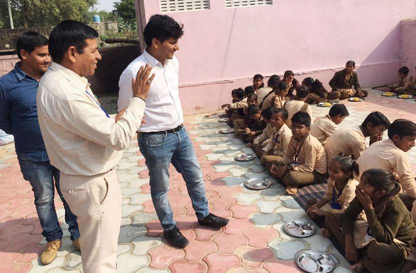 उपखण्ड अधिकारी ने निरीक्षण कर विद्यार्थियों की शैक्षणिक गुणवत्ता की जांची उपखण्ड अधिकारी ने निरीक्षण कर विद्यार्थियों की शैक्षणिक गुणवत्ता की जांची