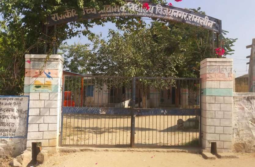 - नजरअंदाजी के कारण बन रहे विकट हालात यह सरकारी स्कूल जान ले सकता है