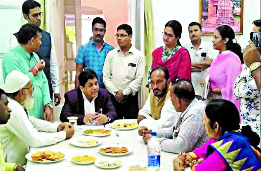 Minister assured the compensation to families affected by widening चौड़ीकरण से प्रभावित परिवारों को मुआवजा दिलाने मंत्री ने दिलाया भरोसा