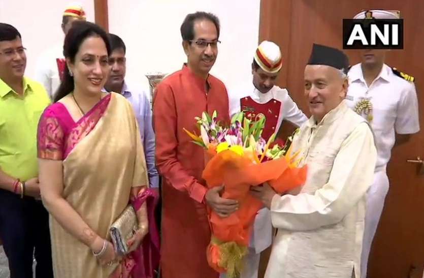 राज्यपाल से उद्धव ठाकरे ने की मुलाकात, कल मुख्यमंत्री पद की लेंगे शपथ राज्यपाल से उद्धव ठाकरे ने की मुलाकात, कल मुख्यमंत्री पद की लेंगे शपथ