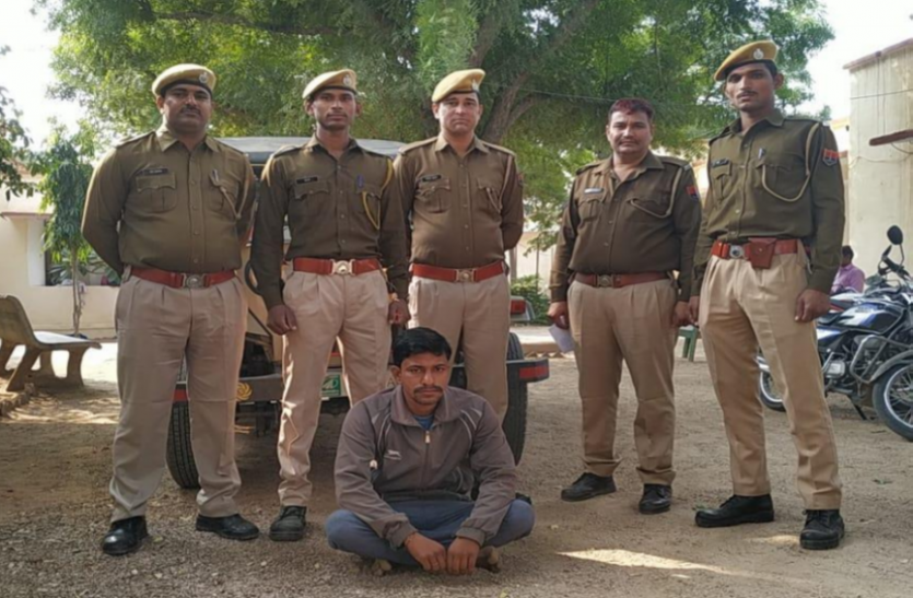जीप में भरकर ले जाई जा रही थी अंग्रेजी शराब, आरोपी पुलिस के हत्थे चढ़ा जीप में भरकर ले जाई जा रही थी अंग्रेजी शराब, आरोपी पुलिस के हत्थे चढ़ा
