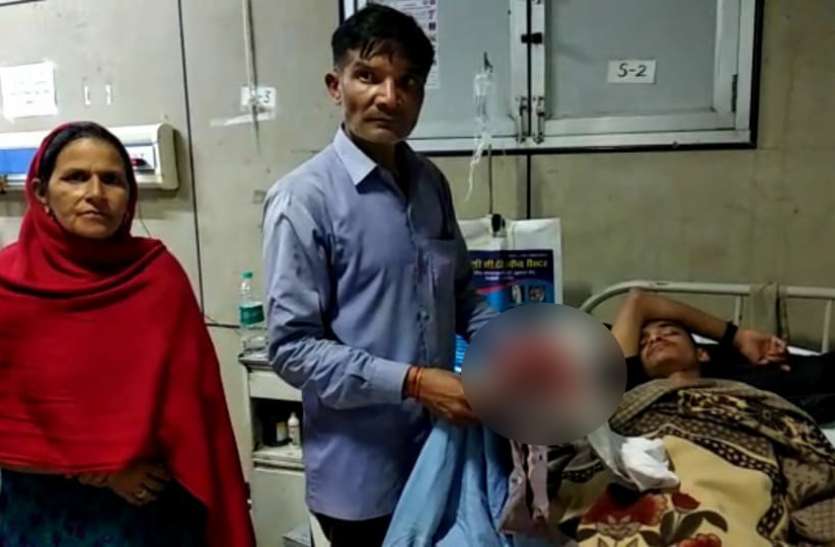 shamli.jpg Shamli: इस बात पर स्कूल के वॉशरूम में सीनियर छात्र ने मार दिया 11वीं के स्टूडेंट को चाकू, हालत गंभीर