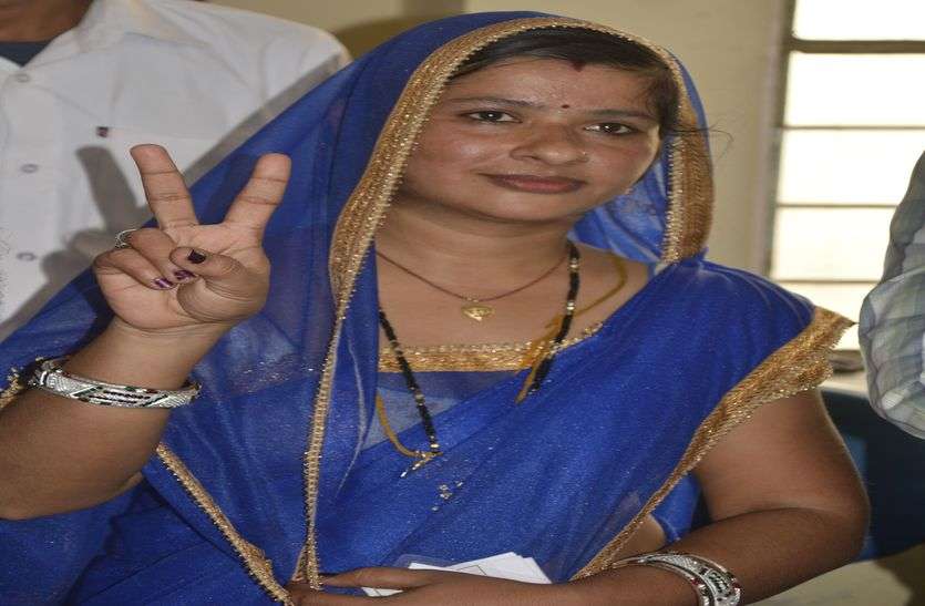 यहां 17 वोट वाली निर्दलीय प्रत्याशी की लगी लॉटरी, पहली पालिकाध्यक्ष बनी यहां 17 वोट वाली निर्दलीय प्रत्याशी की लगी लॉटरी, पहली पालिकाध्यक्ष बनी