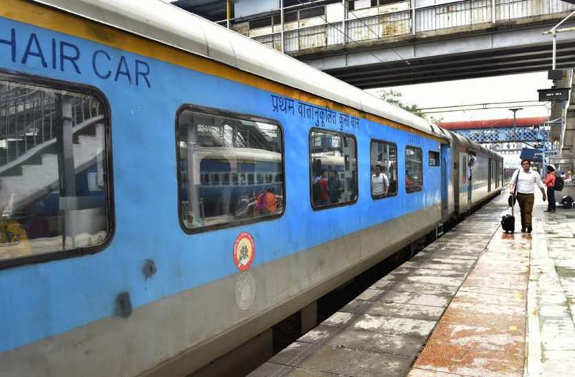 झांसी-आगरा ट्रैक पर बढ़ेगी गतिमान और शताब्दी की स्पीड, ट्रायल सफल झांसी-आगरा ट्रैक पर बढ़ेगी गतिमान और शताब्दी की स्पीड, ट्रायल सफल