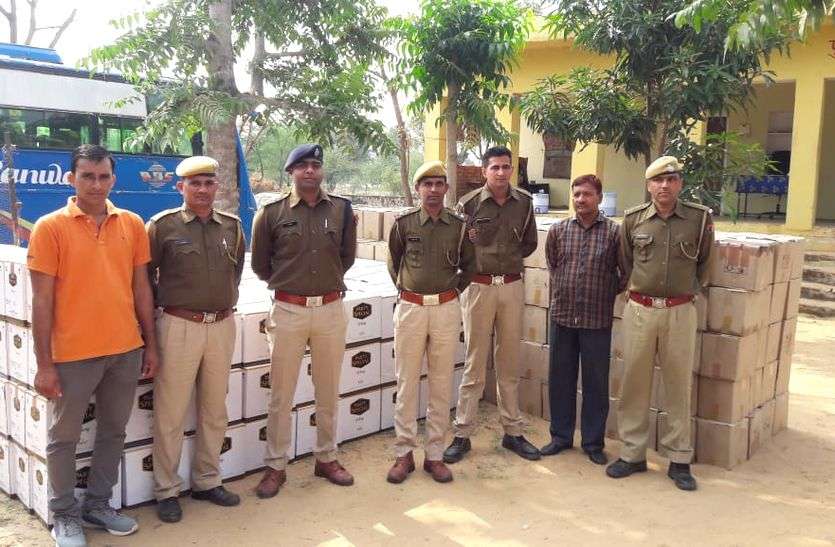 मक्के के दाने बता कर ले जा रहे थे, तलाशी में निकली 25 लाख की 7800 शराब की बोतलें मक्के के दाने बता कर ले जा रहे थे, तलाशी में निकली 25 लाख की 7800 शराब की बोतलें