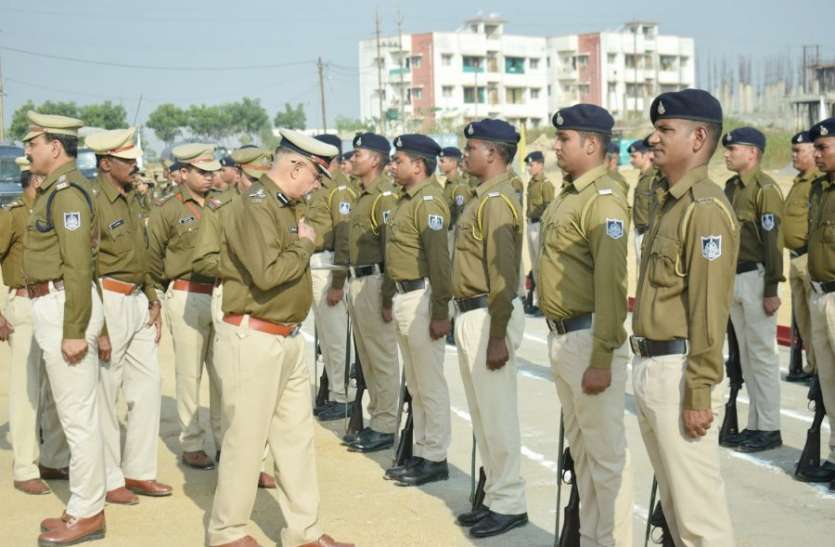 Organized in singrauli police line पहले परेड में परखी दक्षता, फिर बलवा ड्रिल में देखा दमखम, पुलिस लाइन पचौर में हुआ आयोजन