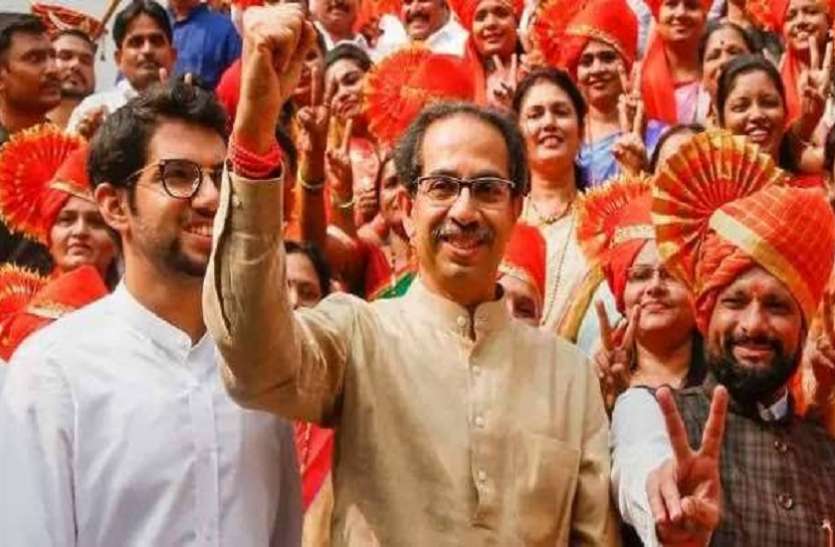महाराष्ट्र: उद्धव ठाकरे ने पीएम मोदी को दिया न्योता, सोनिया-राहुल गांधी के आने पर सस्पेंस शपथ ग्रहण समारोह: उद्धव ठाकरे ने पीएम मोदी को दिया न्योता, सोनिया-राहुल गांधी के आने पर सस्पेंस