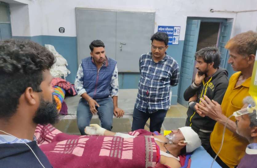 Gas Cylinder Blast In Home : Gas Cylinder Blast In Pratapgarh गैस सिलेंडर में हुआ विस्फोट, माता-पिता सहित 2 माह का मासूम और एक बुजुर्ग झुलसा