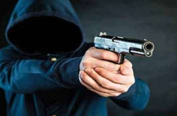 firing attack on rajaram by relative in mirzapur बहू ने भाई से कहकर ससूर को मरवाई गोली