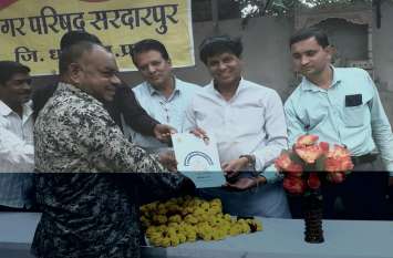MLA Grewal distributed certificates to the lease holders विधायक ग्रेवाल ने पट्टाधारकों को प्रमाण पत्र बांटे