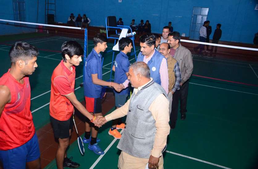 राज्य स्तरीय बैडमिंटन प्रतियोगिता, जीत-हार का खेल जारी राज्य स्तरीय बैडमिंटन प्रतियोगिता, जीत-हार का खेल जारी
