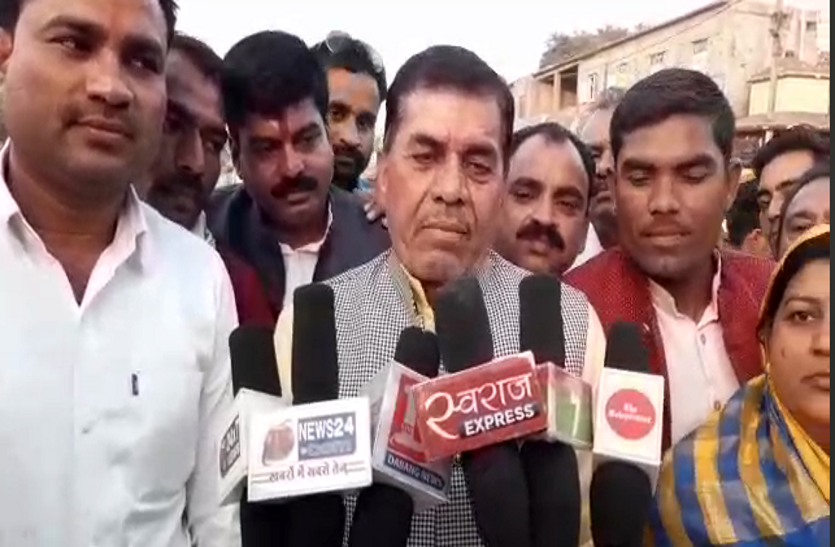 विधायक ने दी सांसद प्रज्ञा ठाकुर को धमकी, कहा-'जिंदा जला देंगे', देखें वीडियो