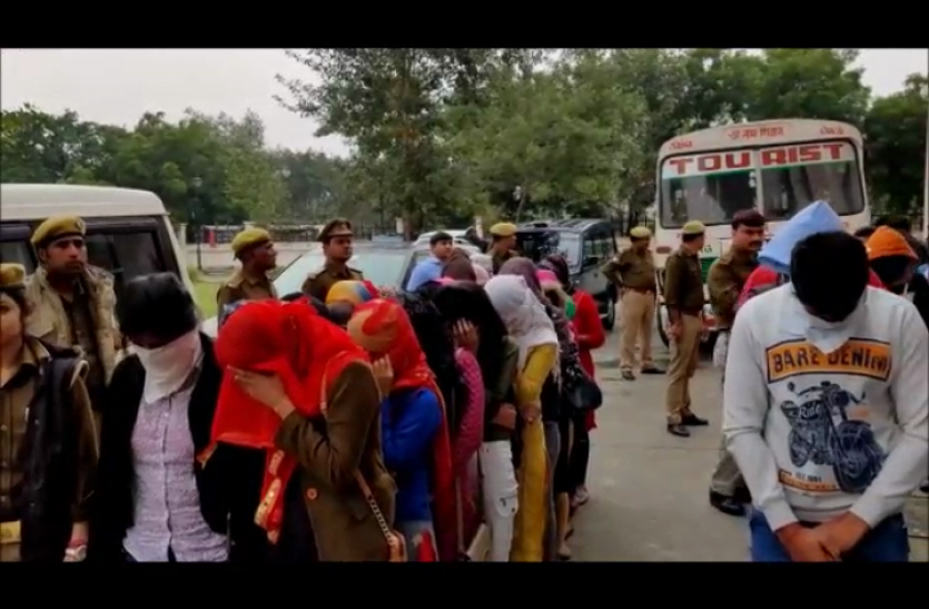 vlcsnap-2019-11-29-10h21m21s346.png Noida: बस में भरकर थाने लाए गए 45 युवक और युवतियां- देखें वीडियो