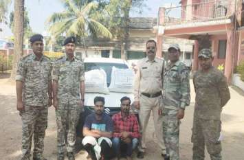 Ganja smugglers red hand caught by police with 6 packet वाहन चेकिंग के दौरान कार की डिक्की से निकला कुछ ऐसा कि पुलिस भी रह गई हैरान