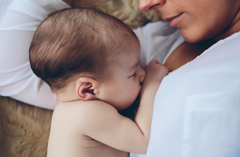 Breastfeeding mother milk benefits मां के दूध के चमत्कारी फायदे, बच्चे को मिलती है ताउम्र की एनर्जी