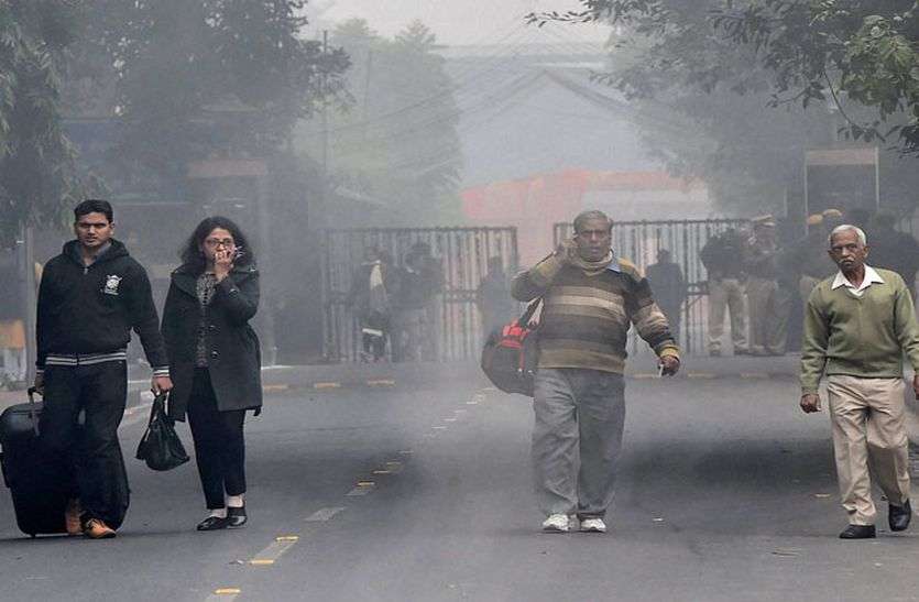 delhi Temperature दिल्ली में पारा लुढ़का, इस साल पहली बार एक अंकों में आया, कोहरा भी छाएगा