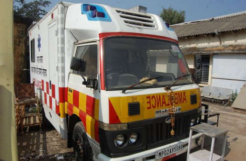 ambulance अब यहां के घायल, गम्भीर पशुओं का मौके पर ही इलाज