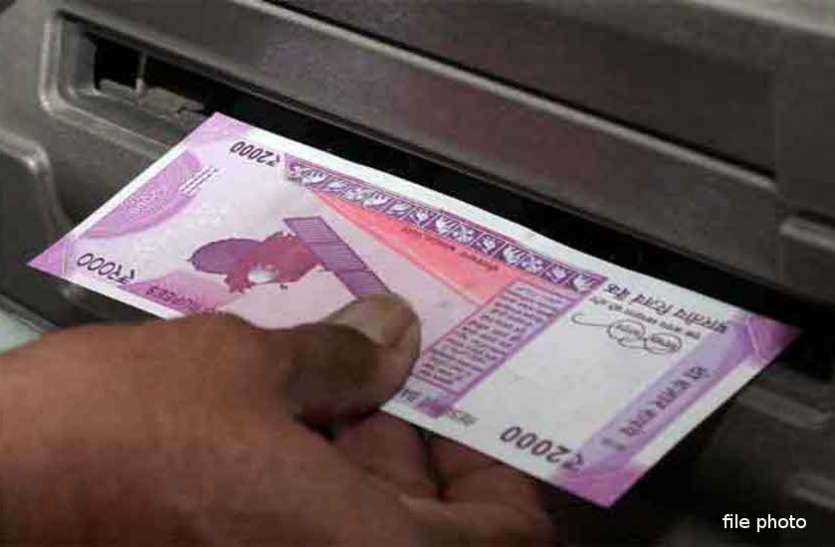 इस IIT इंजीनियर ने निकाला चोरी का नायाब तरीका इस IIT इंजीनियर ने निकाला चोरी का नायाब तरीका, ATM कार्ड बनाकर ऐसे ठगे लाखों रुपए