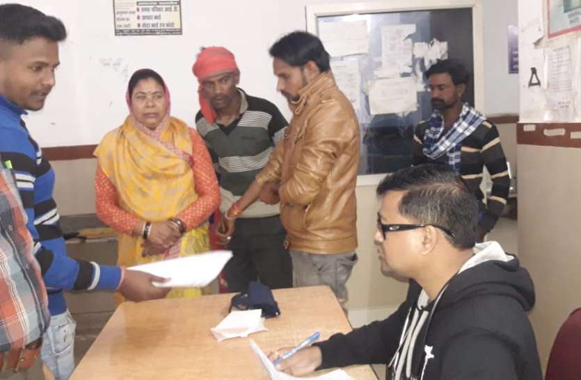 आवारा कुत्तों ने एक दर्जन को काटा, पहुंचे अस्पताल People are getting scared now by walking in the way, news in hindi, mp news, datia news रास्ते में चलने से अब लोग घबरा रहे हैं