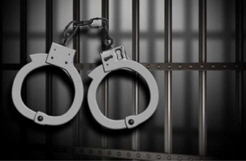 डॉन दाऊद इब्राहिम के करीबी एजाज लकडवावाला ने कल्याण के व्यापारी से मांगे 2 करोड़ हफ्ता डॉन दाऊद इब्राहिम के करीबी एजाज लकडवावाला ने कल्याण के व्यापारी से मांगे 2 करोड़ हफ्ता