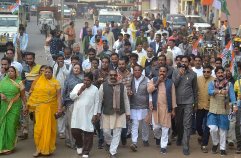 कांग्रेस: केंद्र कर रही भेदभाव, भाजपा: सम्मान निधि व एक हजार करोड़ का दें हिसाब कांग्रेस: केंद्र कर रही भेदभाव तो भाजपा बोली: सम्मान निधि व एक हजार करोड़ का दें हिसाब