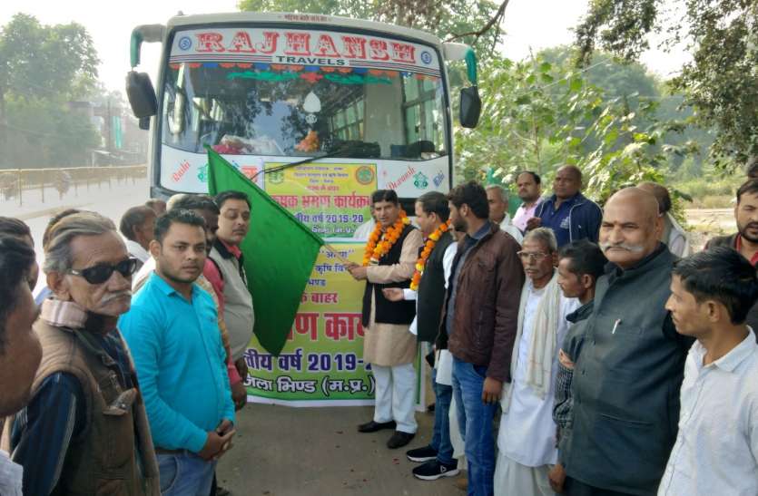 भ्रमण दल में जाने थे किसान भेजे छात्र भ्रमण दल में जाने थे किसान भेजे छात्र