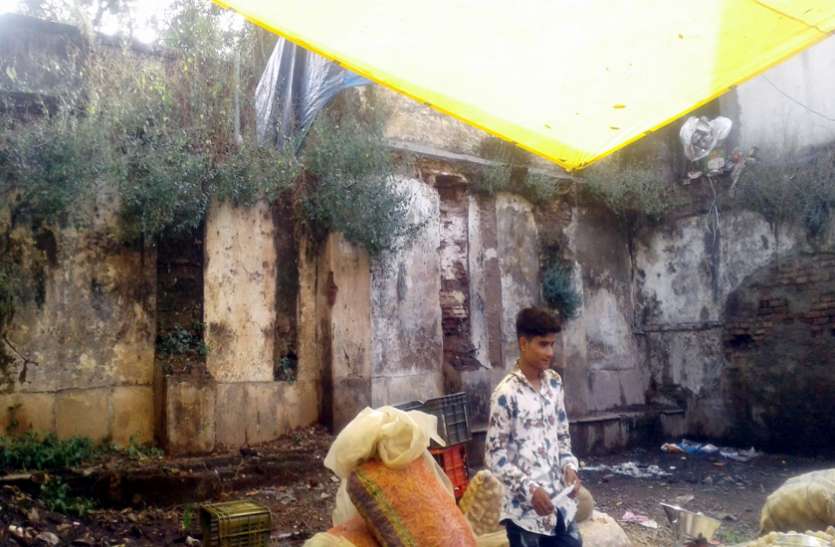 कुष्ठरोगी और निराश्रितों के लिए आवंटित जमीन रसूखदार को लीज पर देने की तैयारी कुष्ठरोगी और निराश्रितों के लिए आवंटित जमीन रसूखदार को लीज पर देने की तैयारी