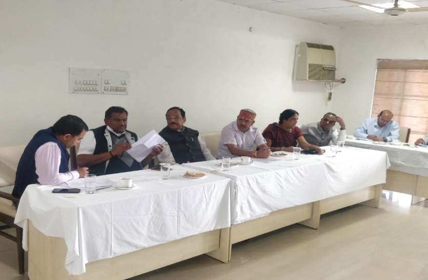 विधायक बोली लोग कह रहे जब से कांग्रेस की सरकार आई बिजली जाने लगी, क्या जवाब दें विधायक बोली लोग कह रहे जब से कांग्रेस की सरकार आई बिजली जाने लगी, क्या जवाब दें