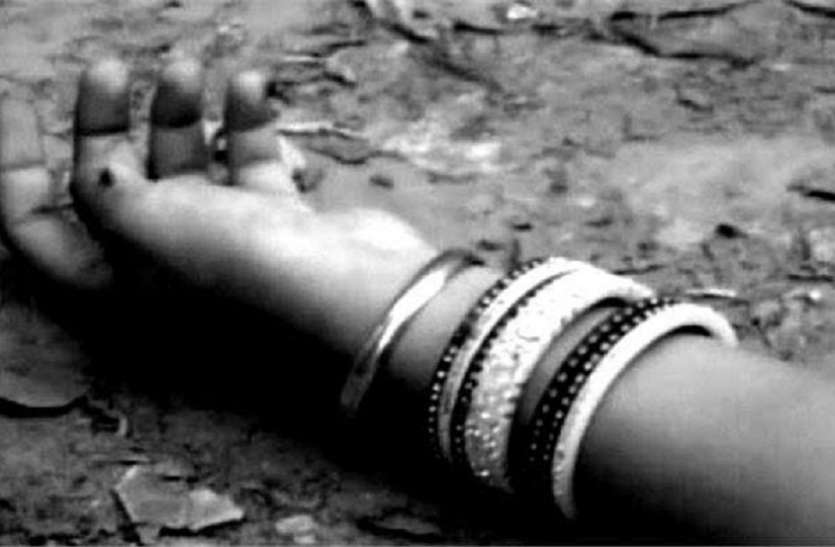 road accident नौकरी के बाद घर लौट रही थी युवती , ट्रक ने रौंदा