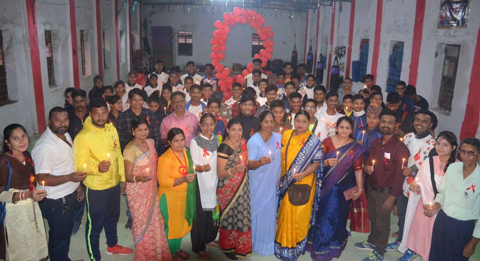 एड्स से मृत लोगों को दी श्रद्धांजलि