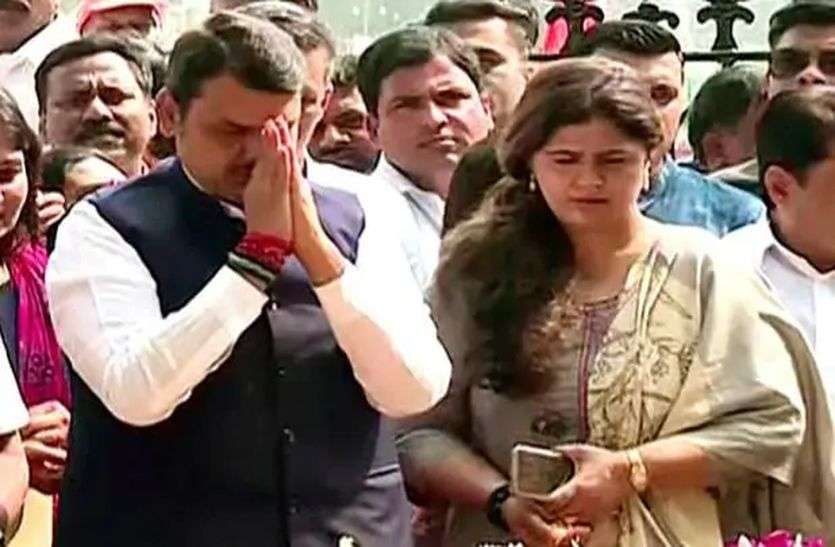 Pankaja Munde पंकजा मुंडे 12 दिसंबर को चुन सकती हैं भाजपा से अलग राह, 12 दिसंबर को हो सकती हैं शिवसेना में शामिल