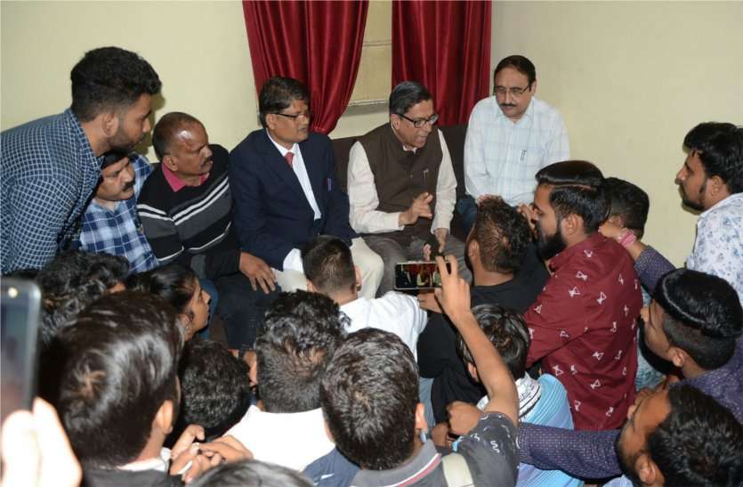 suspension,university,Vikram,Ujjain,Chancellor,registrar,vice, कुलपति,कुलसचिव की फिल्म अभिनेता से तुुलना