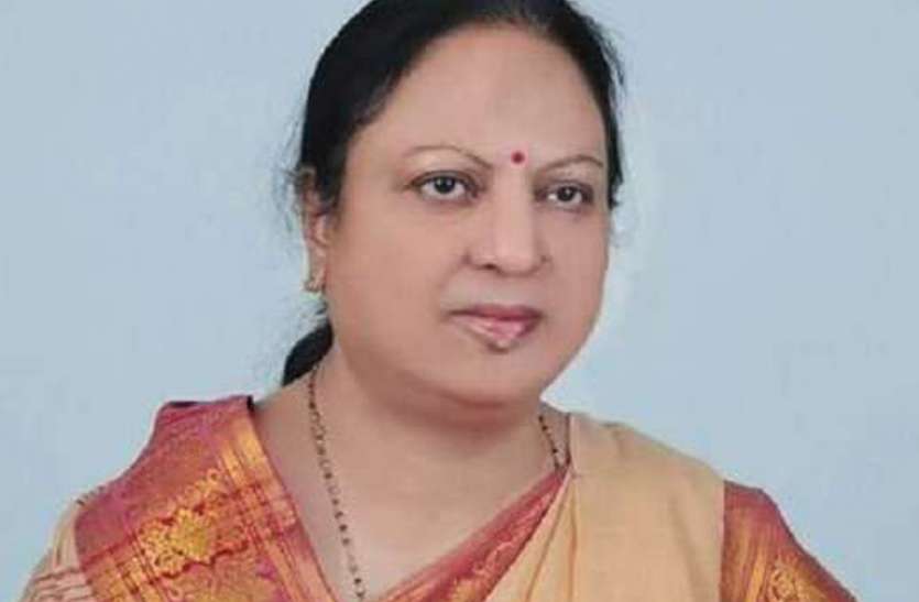 विज्ञान प्रदर्शनी में मंत्री के सामने हुआ धमाका, मच गया हडक़ंप विज्ञान प्रदर्शनी में मंत्री के सामने हुआ धमाका, मच गया हडक़ंप
