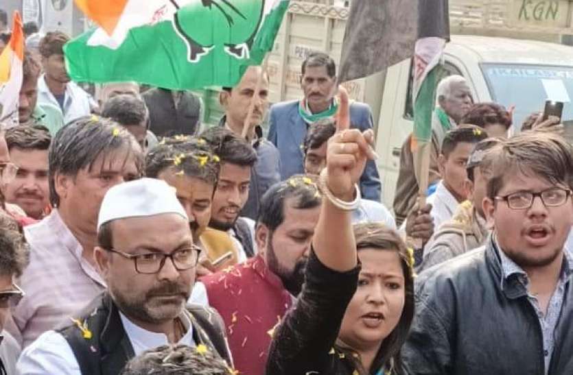 अजय कुमार लल्लू ने कहा डेंगू बना जानलेवा तो कूड़े के पहाड़ बढ़ा रहे CM के स्मार्ट सिटी की शोभा अजय कुमार लल्लू ने कहा डेंगू बना जानलेवा तो कूड़े के पहाड़ बढ़ा रहे CM के स्मार्ट सिटी की शोभा