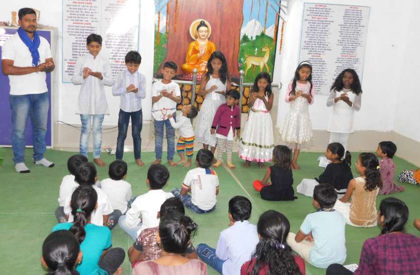 This initiative is being done by the Buddhist Seva Samiti to the children of all religions ... सर्व धर्म के बच्चों के लिए प्रत्येक रविवार को बौद्ध सेवा समिति द्वारा की जा रही है ये पहल ...