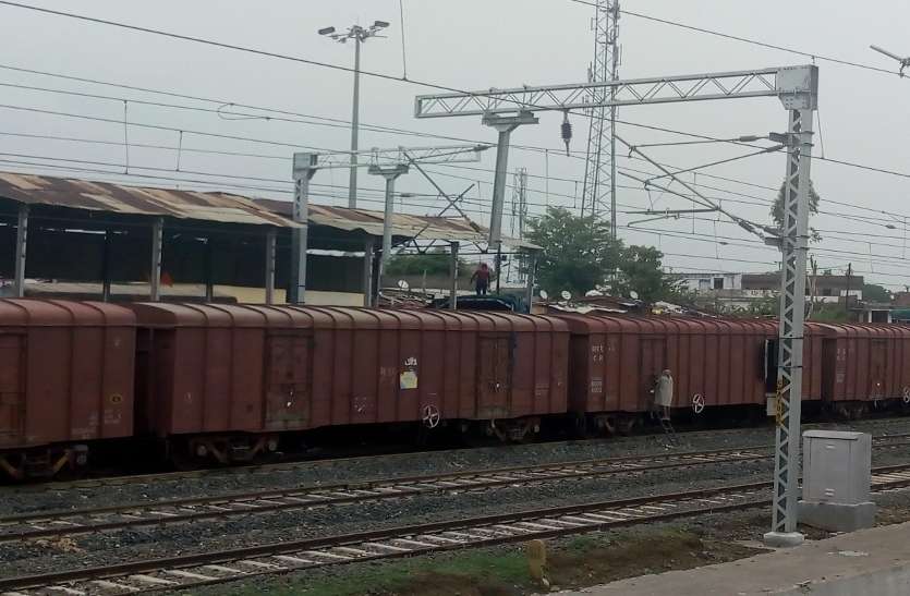 Railway: रैक बुकिंग में अनियमितता को लेकर विजिलेंस टीम की जांच ठंडे बस्ते में Railway: रैक बुकिंग में अनियमितता को लेकर विजिलेंस टीम की जांच ठंडे बस्ते में