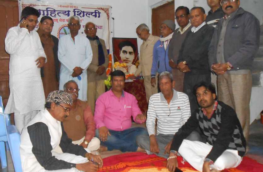 काव्य निशा सत्ता की धूप में संाप छछूंदर एक हो गएं...