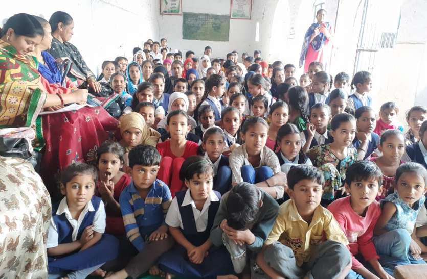 वार्षिक शैक्षणिक भ्रमण बच्चों को ऐतिहासिक धरोहर की दी जानकारी