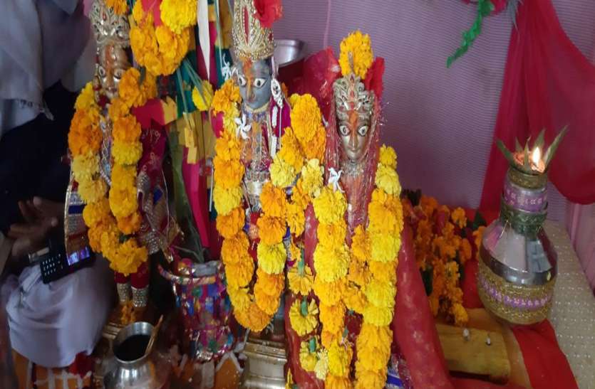 श्रीराम जनकी मंदिर में हुआ विवाह महोत्सव का आयोजन मंडप के नीचे महिलाओं ने पखारे पॉव, नम आखों से दी विदाई